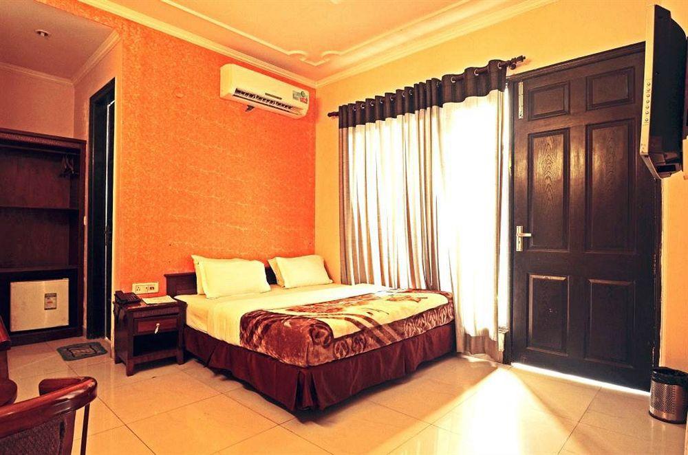 Hotel Sunrise Delhi Zewnętrze zdjęcie