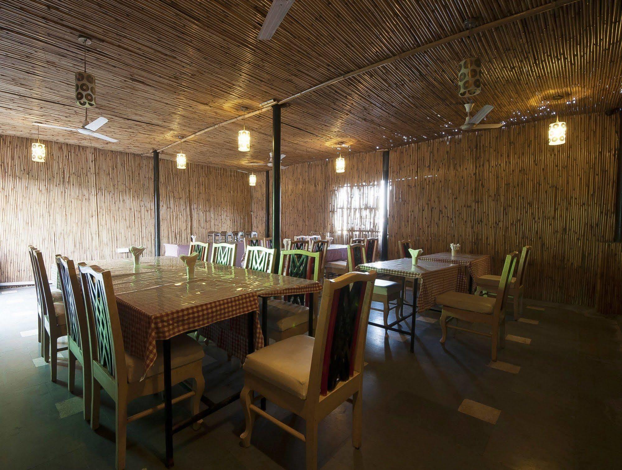 Hotel Sunrise Delhi Zewnętrze zdjęcie