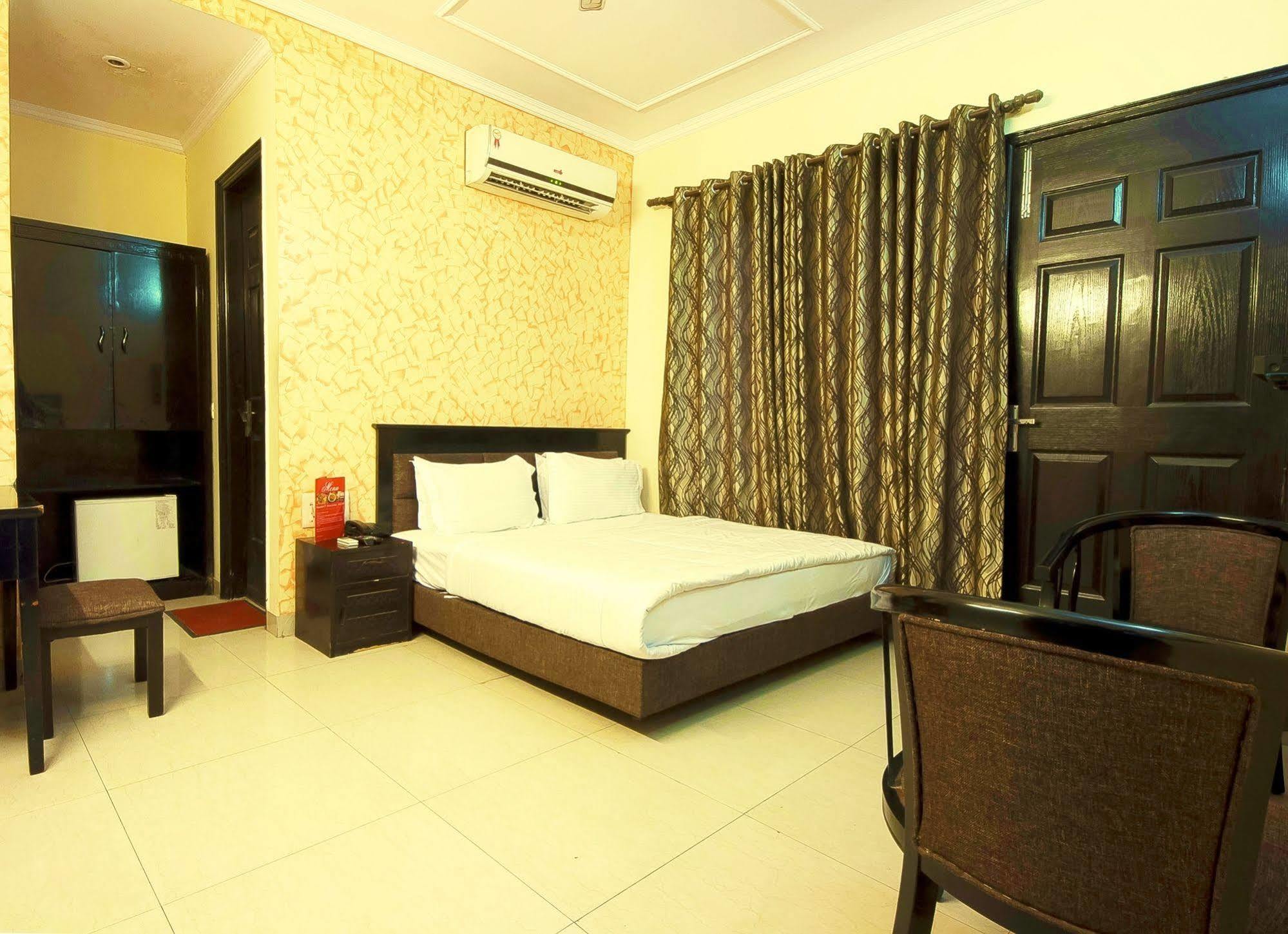 Hotel Sunrise Delhi Zewnętrze zdjęcie