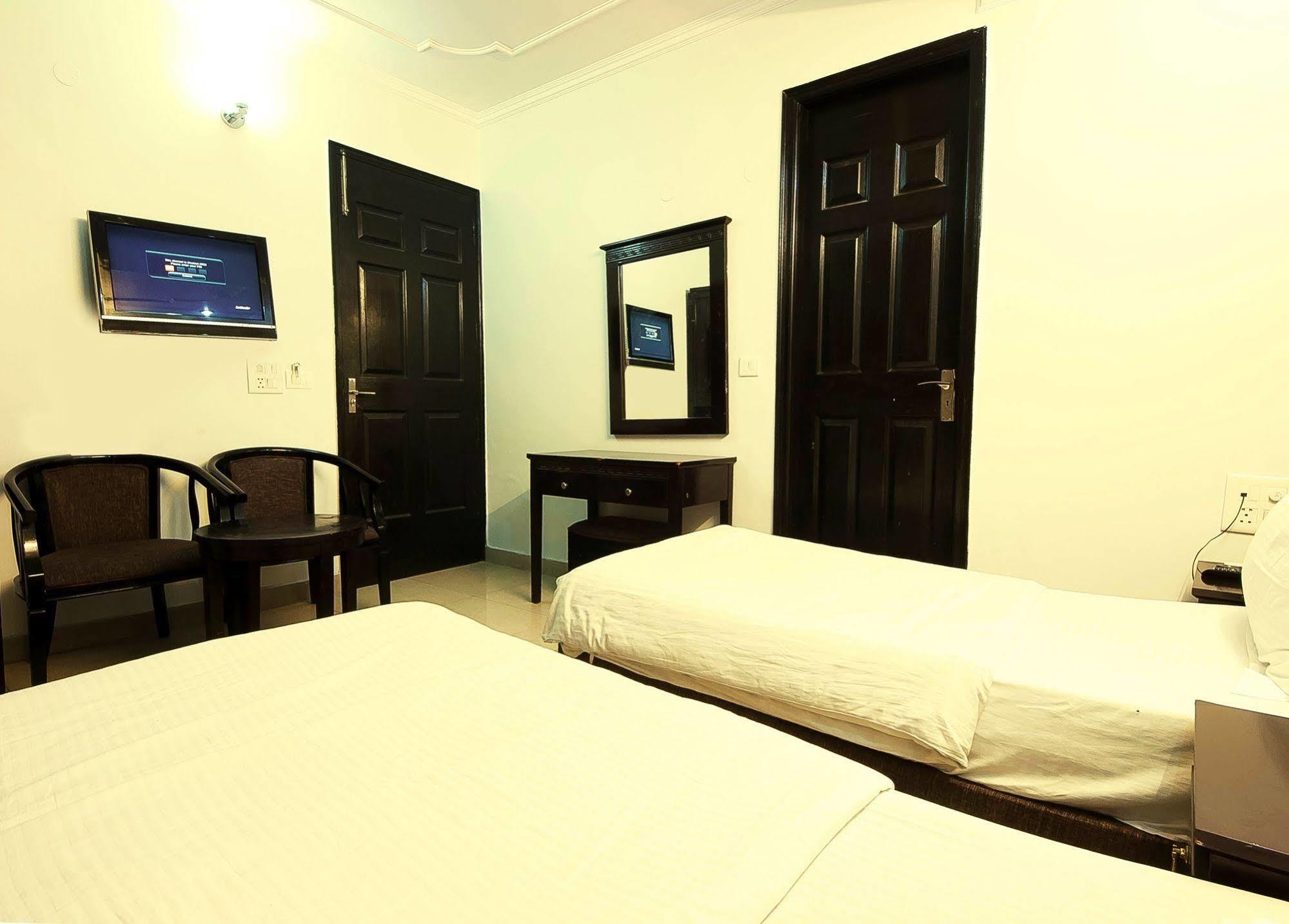 Hotel Sunrise Delhi Zewnętrze zdjęcie