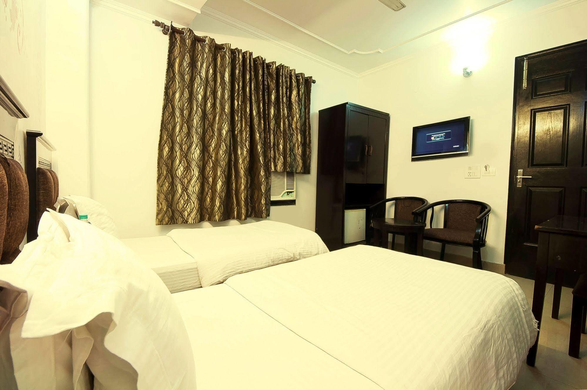 Hotel Sunrise Delhi Zewnętrze zdjęcie