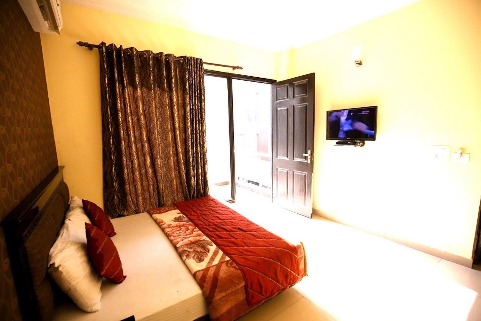 Hotel Sunrise Delhi Zewnętrze zdjęcie