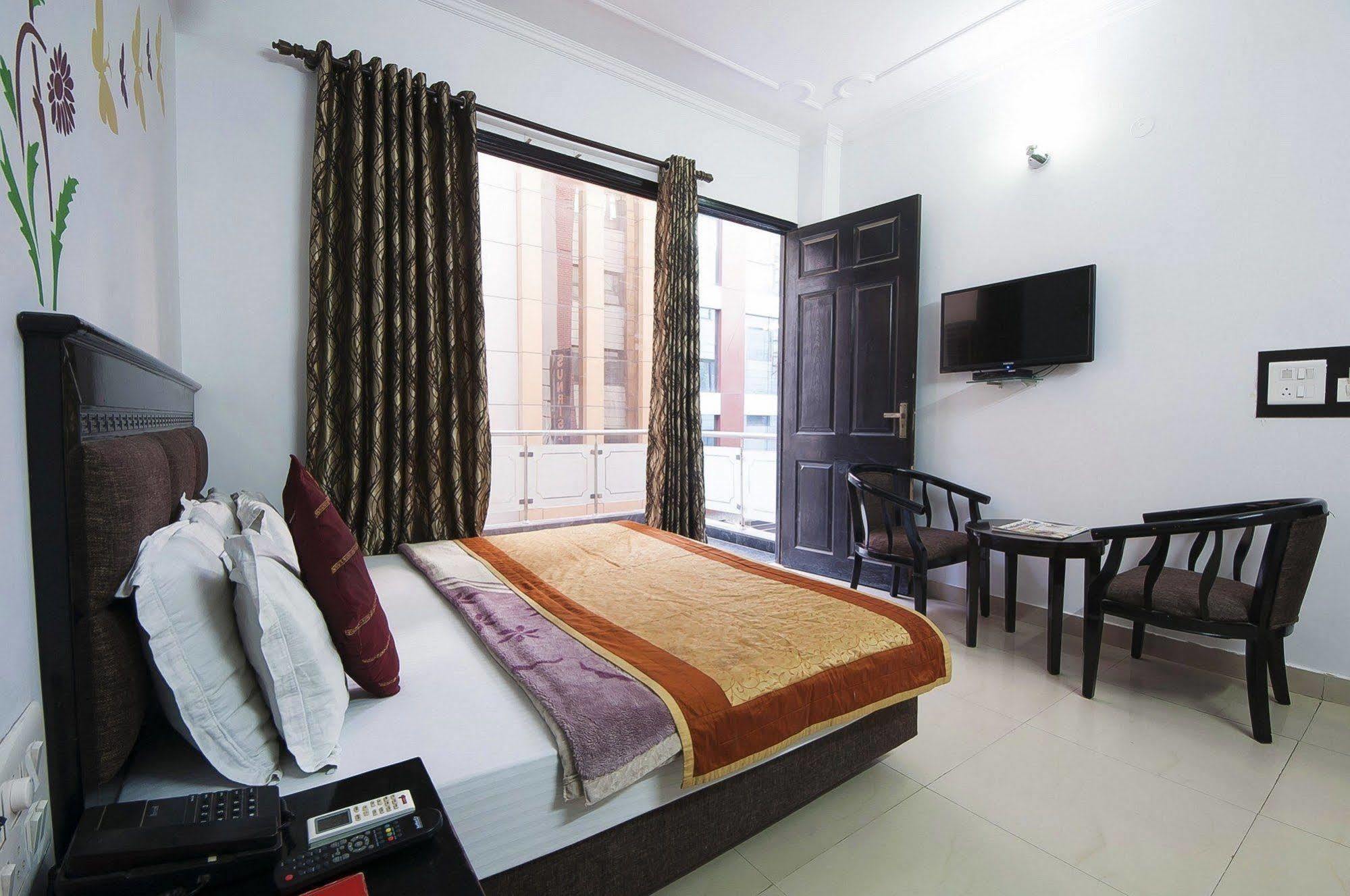 Hotel Sunrise Delhi Zewnętrze zdjęcie