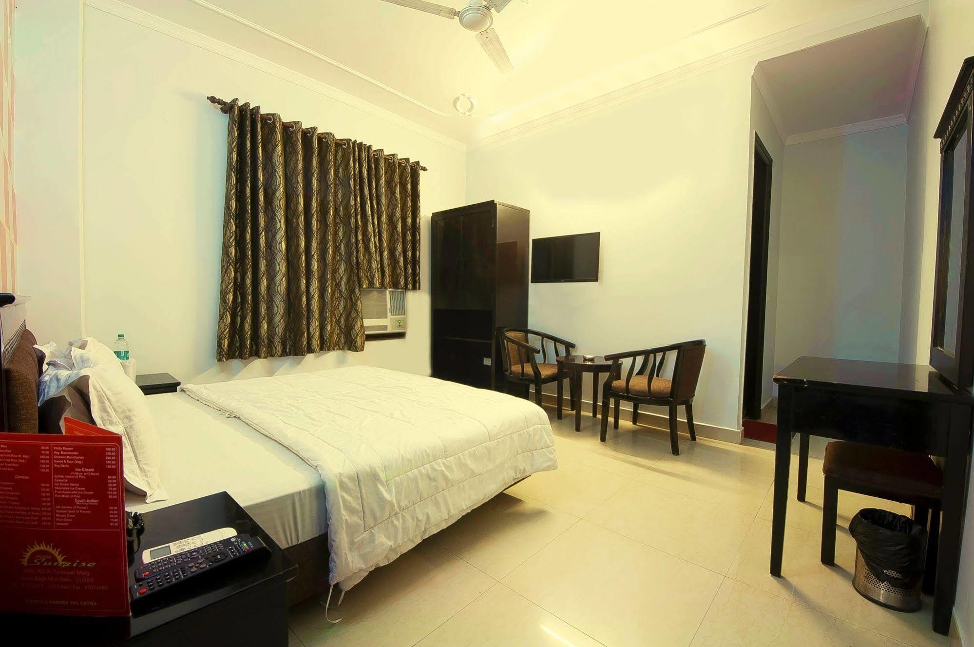 Hotel Sunrise Delhi Zewnętrze zdjęcie